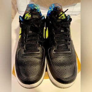 Nike Air Force 1 - size 9.5 - like new!